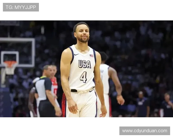 波斯特妙传展现团队默契 库里外线精准三分点燃全场激情